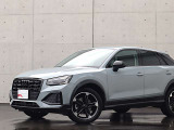 ●Audiが最初に採用したLEDポジショニングランプ。シャープなラインで昼間でも点けていたいと思うほど上品でオシャレです。夜間走行時はさらに目立ちます!