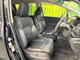 運転席シート廻りは使用感も少なく、良好な状態となっています。前オーナー様が丁寧に使っていたことがよくわかりますね。