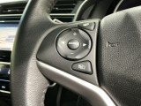 ステアリングにオーディオ操作スイッチが付いています。オーディオ画面に直接タッチしなくても操作が出来ますので、運転に集中できます。