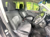 運転席シート廻りは使用感も少なく、良好な状態となっています。前オーナー様が丁寧に使っていたことがよくわかりますね。