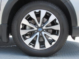 純正18インチアルミホイール。 タイヤサイズは225/60R18