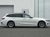 車体寸法:全長4,715mm&times;全幅1,825mm&times;全高1,475mm(カタログ値)。ホイールベース:2,850mm(カタログ値)広々ラゲッジルーム♪帰省も旅行も荷物たくさん積載♪後部座席を倒してフラットにすることも可能!