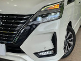【LEDヘッドライト】悪天候や夜間走行時も良好な視界を確保し安心して運転できる高輝度LEDヘッドライトを装備!点灯速度が早く、消費電力も抑えられています。