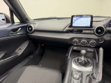 【展示車の状態】展示車は全て、マツダ車のエキスパートが、基本性能に関わる箇所を徹底的に点検。外装や室内に関しても、細部にいたるまで、しっかり清掃・洗浄を実施しています。
