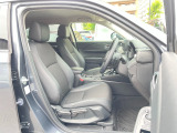 体を包み込む形のシートなので、長時間運転しても疲れません。