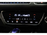 運転席と助手席の温度設定の変更が可能な左右独立タイプのデュアルエアコンです♪♪♪暑がりな人・寒がりな人も誰もが車内を快適にお過ごしいただけます♪♪♪