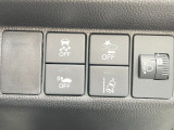 運転席右側に衝突軽減ブレーキ【CMBS】のスイッチや路外逸脱抑制システムのスイッチ等がついています。