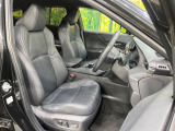 運転席シート廻りは使用感も少なく、良好な状態となっています。前オーナー様が丁寧に使っていたことがよくわかりますね。