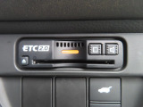 ナビゲーション連動ETC2.0車載器です。料金所のETCレーンへの誘導やナビ画面での利用履歴・料金確認などが可能です。納車前にはセットアップ完了!カードを差し込むだけで、ごり利用いただけます。
