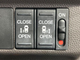 【両側パワースライドドア】スマートキーや運転席のスイッチで後席両側スライドドアの開閉が可能♪電動だから力を入れてドアを開ける必要が無く、小さなお子様でも簡単に開け閉めでき快適です♪