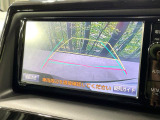 【純正ナビ&バックカメラ】駐車時に後方がリアルタイム映像で確認できます。大型商業施設や立体駐車場での駐車時や、夜間のバック時に大活躍!運転スキルに関わらず、今や必須となった装備のひとつです!