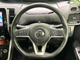 【純正革巻きステアリング】上質な革を使用することで、手にしっかり馴染みとても運転しやすいハンドルです♪