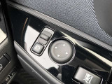 ボタン一つで、ミラーの開閉ができる電動格納式ドアミラー。すれ違いの時や、パーキングの時にこすりにくくなります!