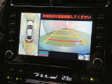 映像で見づらい車両周辺の確認をアシスト。クルマを真上から見ているような映像を表示。 運転席から確認しにくい車両周囲の状況を把握。