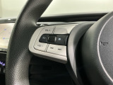 ステアリングにオーディオ操作スイッチが付いています。オーディオ画面に直接タッチしなくても操作が出来ますので、運転に集中できます。