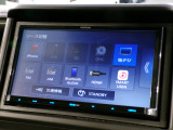 CD、DVD、Bluetooth、AM、FM、AUX、スマートフォン接続ができます。