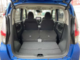 シートを倒して更にお荷物積めちゃいます。レジャーやショッピングに大活躍。