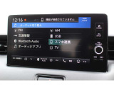 フルセグTVも視聴できます。Bluetooth接続をすれば音楽再生のみならずスマートフォンならばハンズフリー通話も可能です。