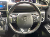 【純正革巻きステアリング】上質な革を使用することで、手にしっかり馴染みとても運転しやすいハンドルです♪