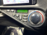 【オートエアコン】一度お好みの温度に設定すれば、車内の温度を検知し風量や温度を自動で調整。暑い&hellip;寒い&hellip;と何度もスイッチ操作をする必要はありません。快適な車内空間には必須の機能ですね♪