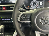 運転中、オーディオの操作をしてて、ハッとしたことはありませんか?ステアリングスイッチは、運転中でもハンドルでオーディオの操作が可能です。安全なドライブをサポートします。