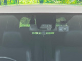 【トヨタセーフティセンス】走行中に前方の車両等を認識し、衝突しそうな時は警報とブレーキで衝突回避と被害軽減をアシスト。より安全にドライブをお楽しみいただけます。