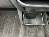 ドリンクホルダーがあるのはとっても便利!折りたたむとコンパクトに収納できます☆