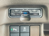 運転席左側にETCや電子パーキングのスイッチ、パーキングセンサーのスイッチ等がついています。
