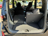 シートを倒すと長い荷物を載せることができます