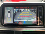 360&deg;上から丸見えパノラミックモニターで車庫入れも安心楽々です!