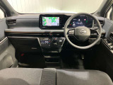 【運転席・助手席】運転席の足もともゆったりで長距離ドライブでも快適に★