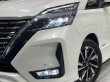 【LEDヘッドライト】悪天候や夜間走行時も良好な視界を確保し安心して運転できる高輝度LEDヘッドライトを装備!点灯速度が早く、消費電力も抑えられています。