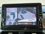 真上から見下ろすような映像で、車庫入れや縦列駐車時に、自車と駐車位置の関係をひと目で確認でき、スムースな駐車をサポート。動く物を検知してお知らせすることで、発進時の安全確認もサポートします。