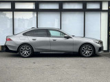BMWを熟知したメカニックによる、360度の納車前点検。ドイツ本国と同様の教育・訓練を受けたメカニックが徹底的に点検、整備した後にお客様にお引渡しします。