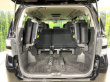 普段のお買い物や通勤、送迎等に十分な荷室スペースを確保しております。セカンドシートを倒すと、大きな荷物の積載も可能です♪