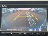 車庫入れ時に安心のバックカメラがついています。