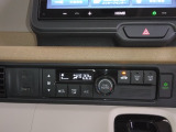 オートエアコン装着車で車内はいつも快適です!