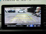 バックカメラの画像です。ガイドラインがスムースな車庫入れをサポートいたします。車庫入れの安心感がアップしますね。
