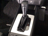 オートマチックシフトレバーは、手になじみ操作しやすい形状で安全運転にもつながります♪