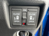 両側電動スライドドアです。リモコンや運転席スイッチ、ドアハンドルの操作で自動開閉。お子様を抱き抱えている時や荷物の多いときなどに便利です!!