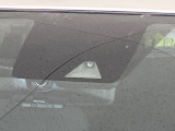 【エマージェンシーブレーキ】走行中に前方の車両等を認識し、衝突しそうな時は警報とブレーキで衝突回避と被害軽減をアシスト。より安全にドライブをお楽しみいただけます。