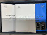 スマートキーは鍵をバッグに入れたままでもドアロックの開閉やエンジンのON・OFFができます。夜間や雨の日も鍵を探さなくて良いので便利です。