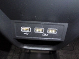 便利な充電用USBジャックも付いています。
