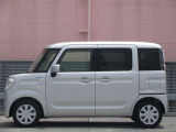 純正ホイールカバーで全体的にデザインがまとまっています。車も人も、オシャレはまずは足元からですね。