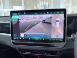 アラウンドビューカメラ&ldquo;Area View&rdquo;を搭載。駐車支援システムと合わせて全長の長いPASSATでも安心して運転していただけます。