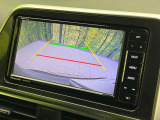 【バックカメラ】駐車時に後方がリアルタイム映像で確認できます。大型商業施設や立体駐車場での駐車時や、夜間のバック時に大活躍!運転スキルに関わらず、今や必須となった装備のひとつです!