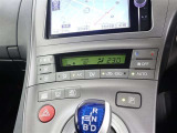 オートエアコンを装備車内をいつだって快適な空間にします。