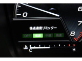 後退時に誤ってアクセルを踏み過ぎても急発進しません。後退時リミッター機能。速度は3段階から設定できます。