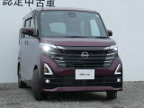アダプティブLEDヘッドライト。フロントカメラで前方の状況を検知し対向車や先行車に眩しい思いをさせることなく必要なところだけを遠くまで照射します。