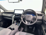 運転席まわりです。 各操作スイッチは使いやすい位置に配置されてます。